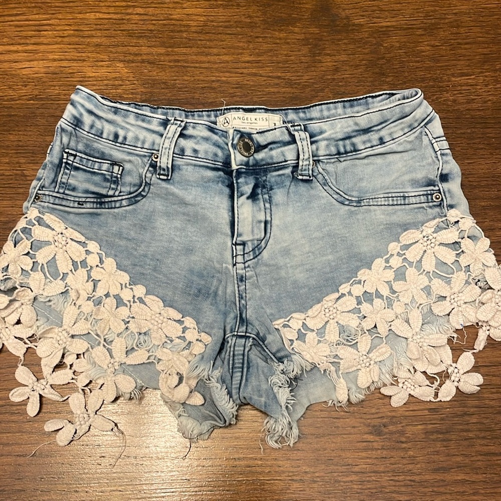 Angel kiss flower mid rise blue jean shorts